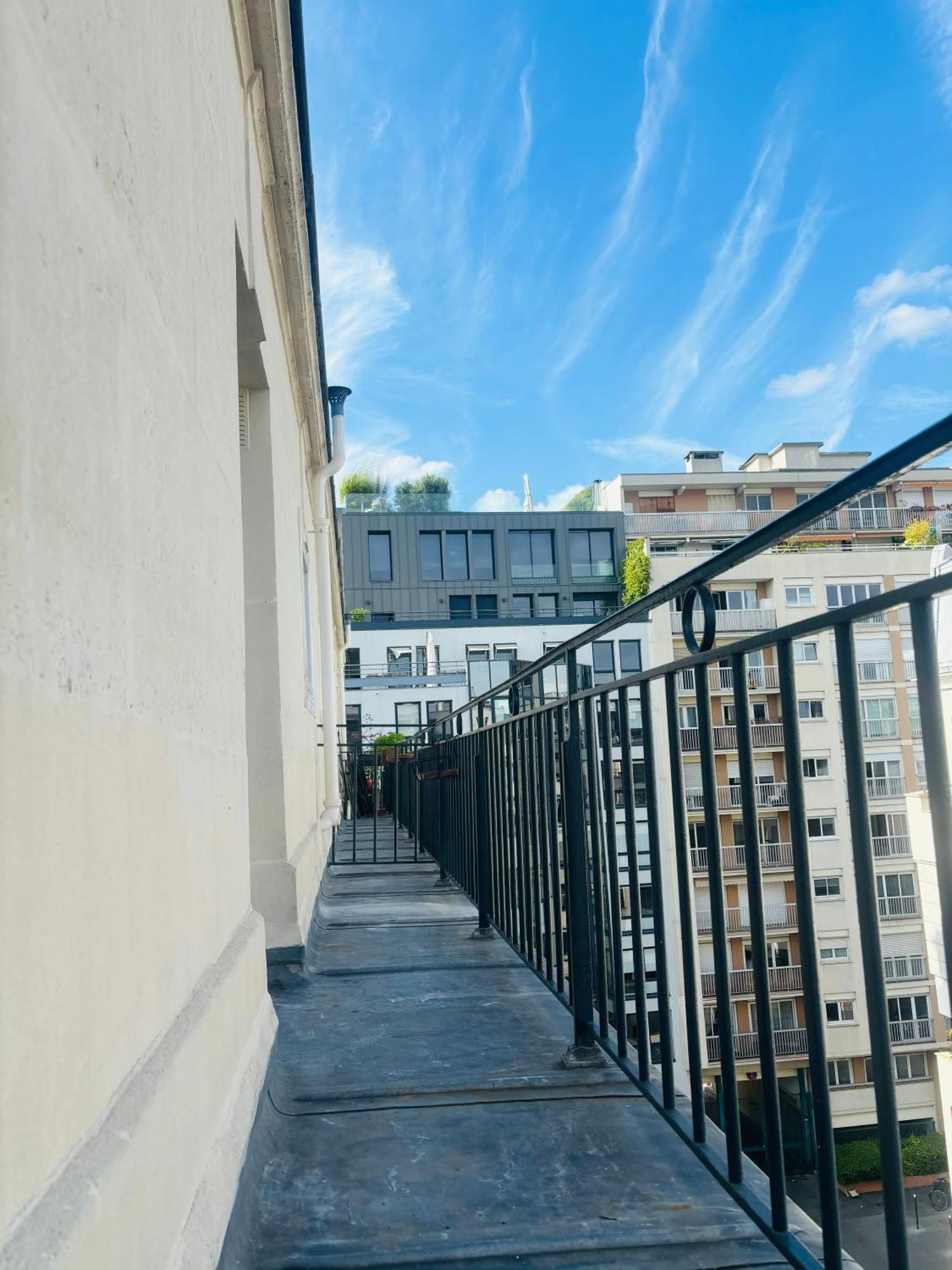 La Maison Du Bonheur A Charonne Paris Bagian luar foto